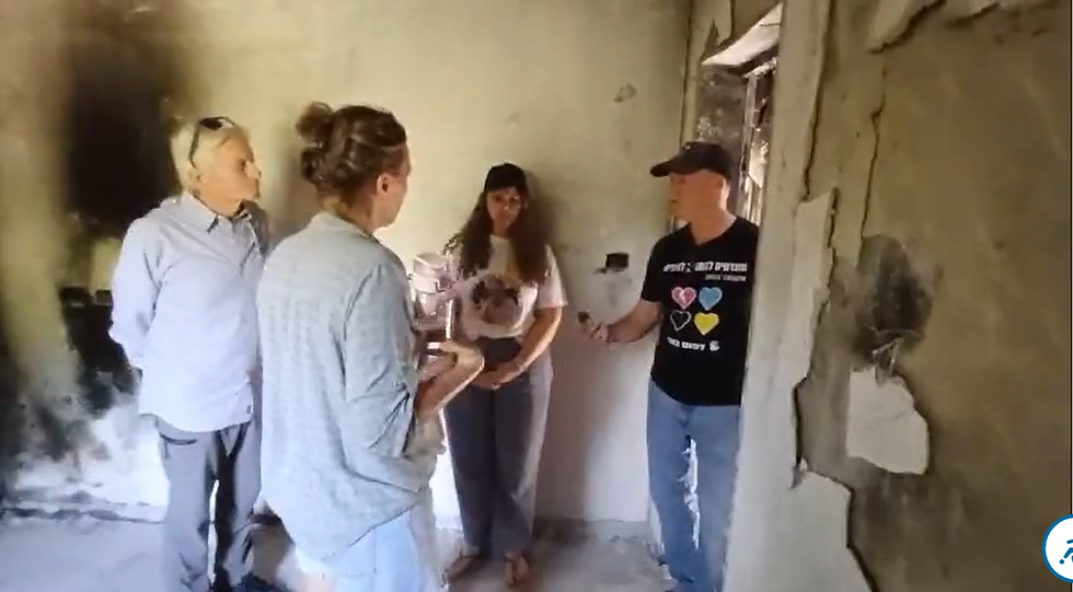 מייקל דאגלס מבקר בעוטוף